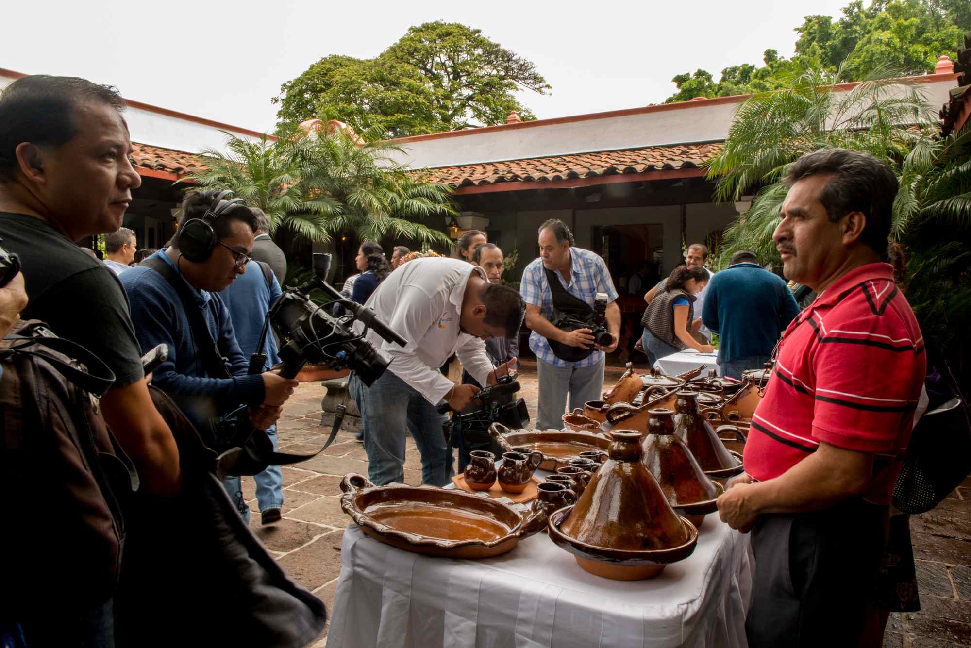 The media turned out in force to help us launch "Barro Aprobado" and spread awareness about lead-free pottery.