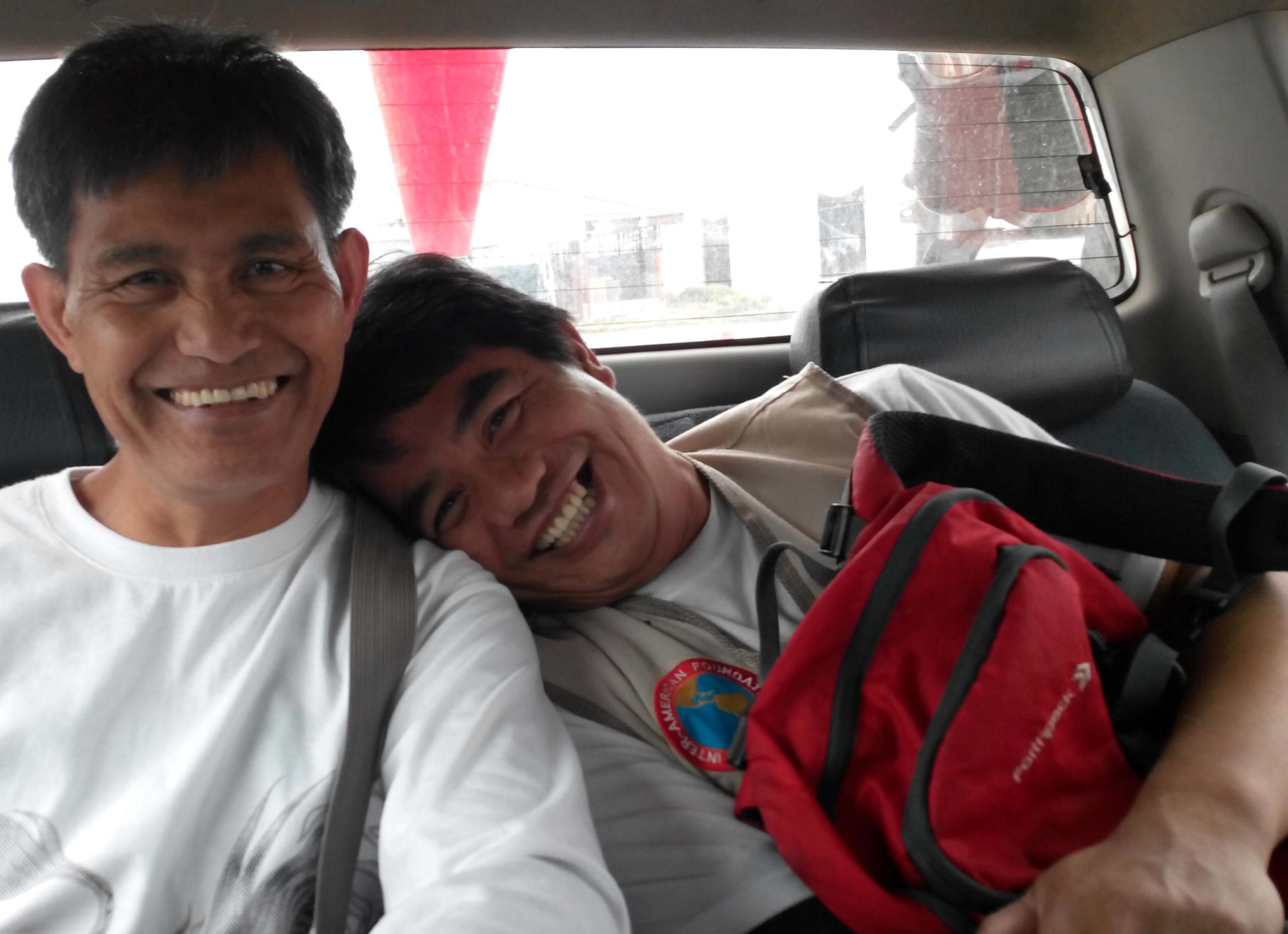 Leoncio and a friend arrives in Peru, in high spirits, for the latest round of mercury-free trainings.