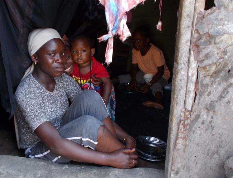A family in Senegal living near a site suspected of being contaminated by lead and e-waste processing.
