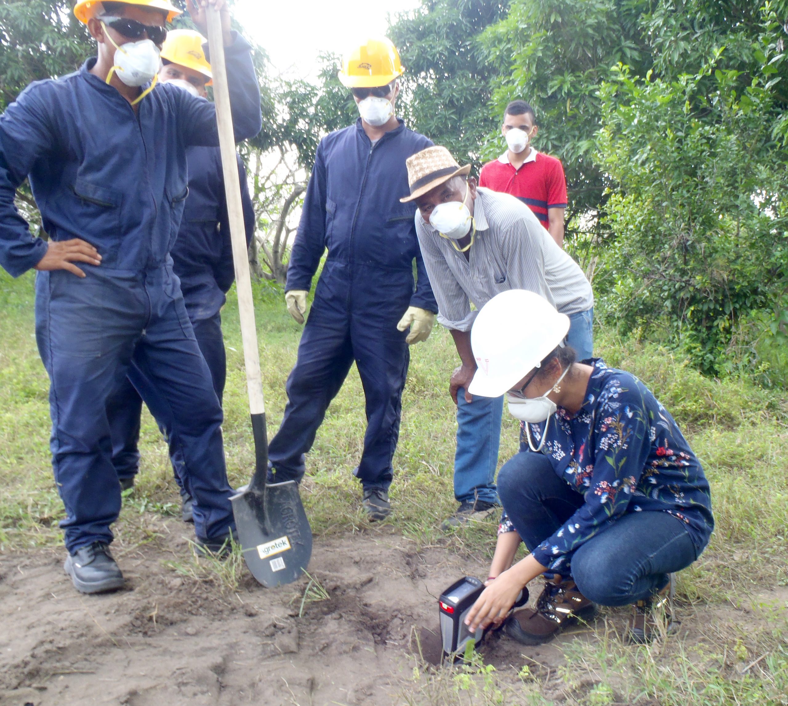 Pure Earth team measuring soil lead levels in Malambo.